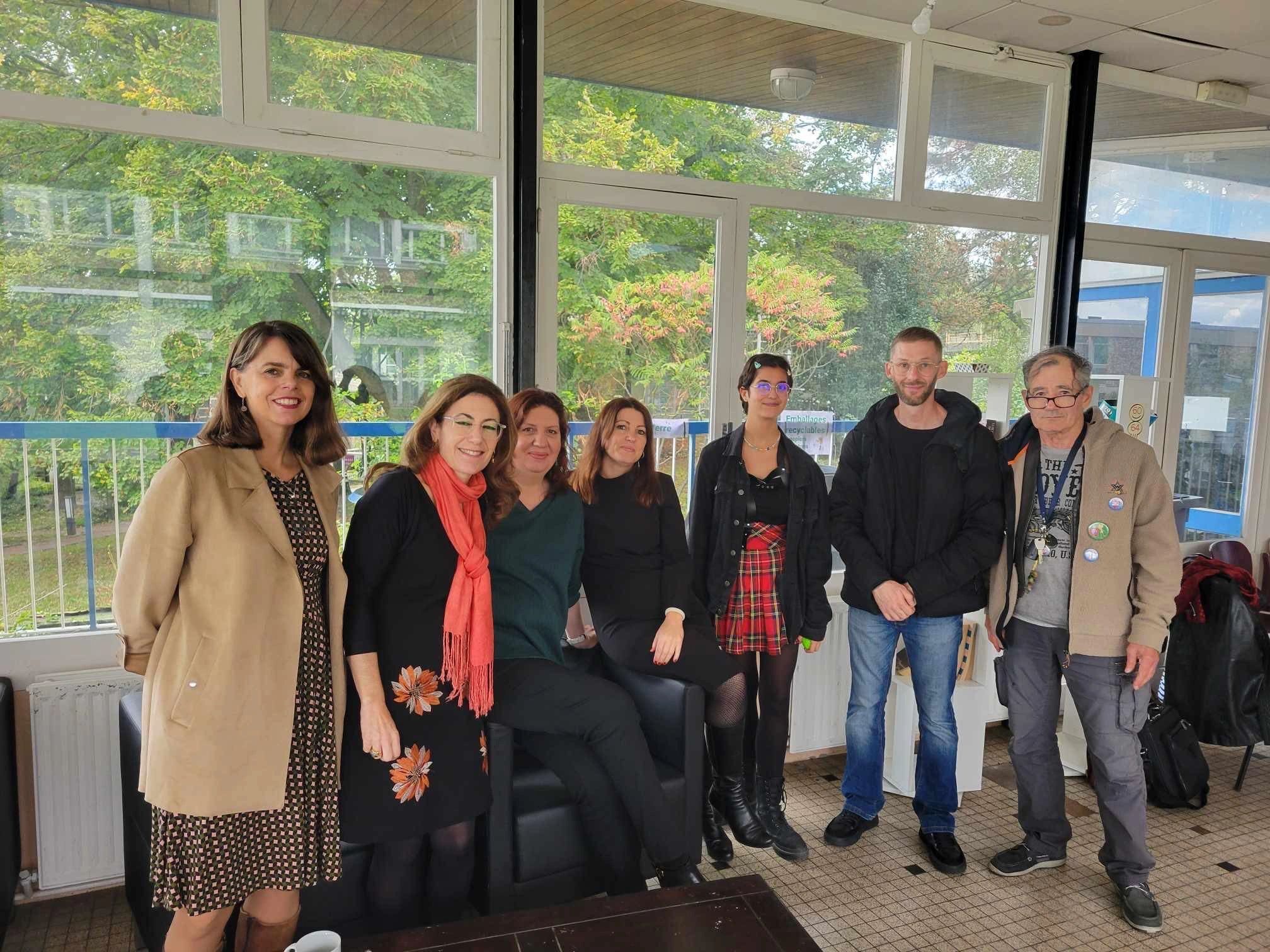 Madame Murielle Mauguin, avec les participants de la journée de la Neurodiversité