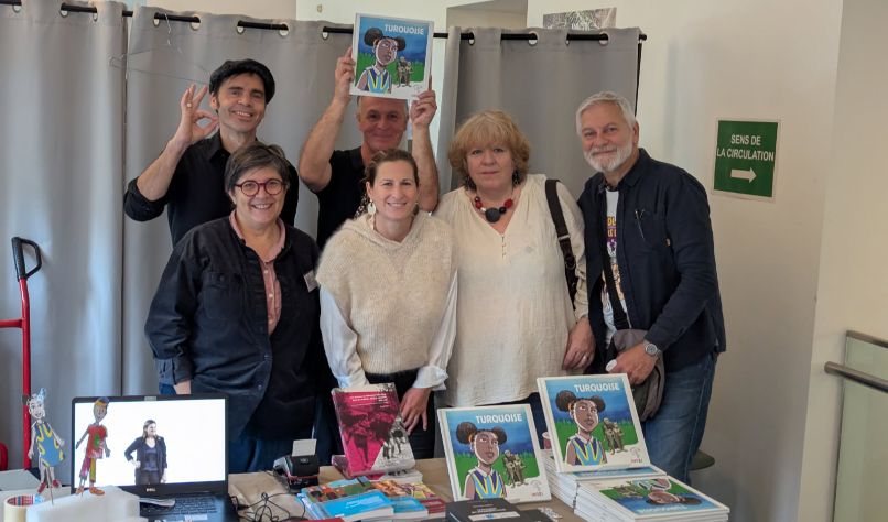 L'équipe INSEI sur leur stand au festival Sourdland