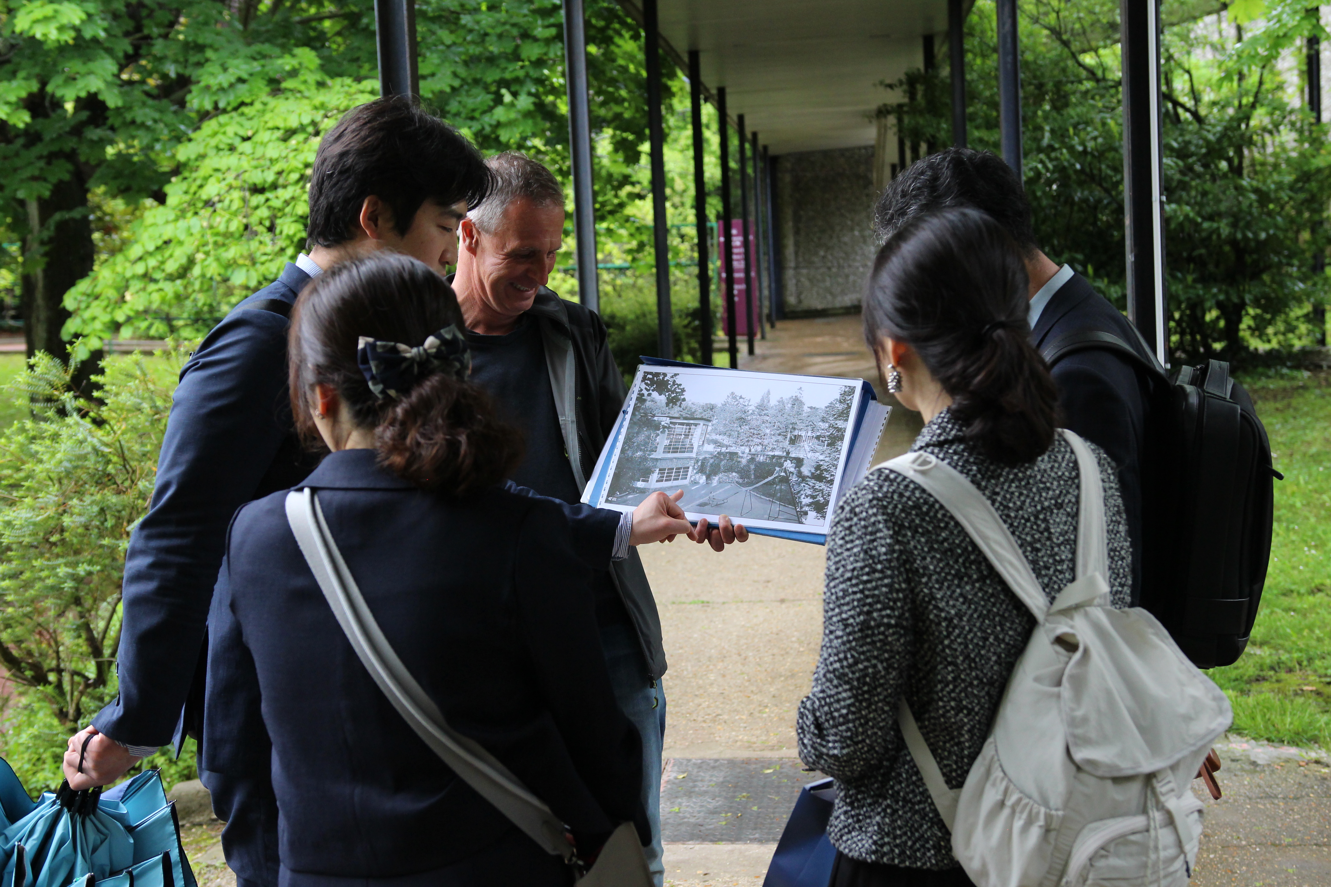 Visite de l'établissement faite par Vincent LeCalvez, pour des officiels Corréens.