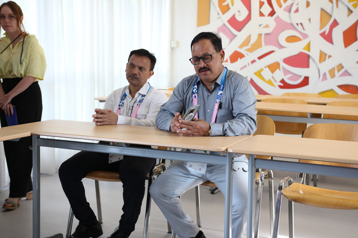 Visite des officiels indiens : présentation de l'institut par la directrice Murielle Mauguin (Shri. Subhash Phal Dessai, le ministre de la justice sociale et de l'émancipation des personnes handicapées de l'État de Goa et Guruprasad Pawaskar, le commissaire aux droits des personnes handicapées.) 29 août 2024