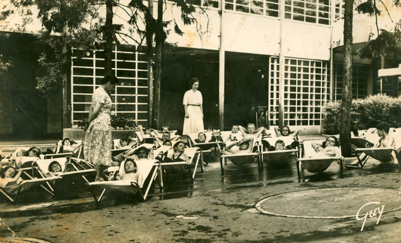 Sieste des élèves de l'Ecole de Plein Air